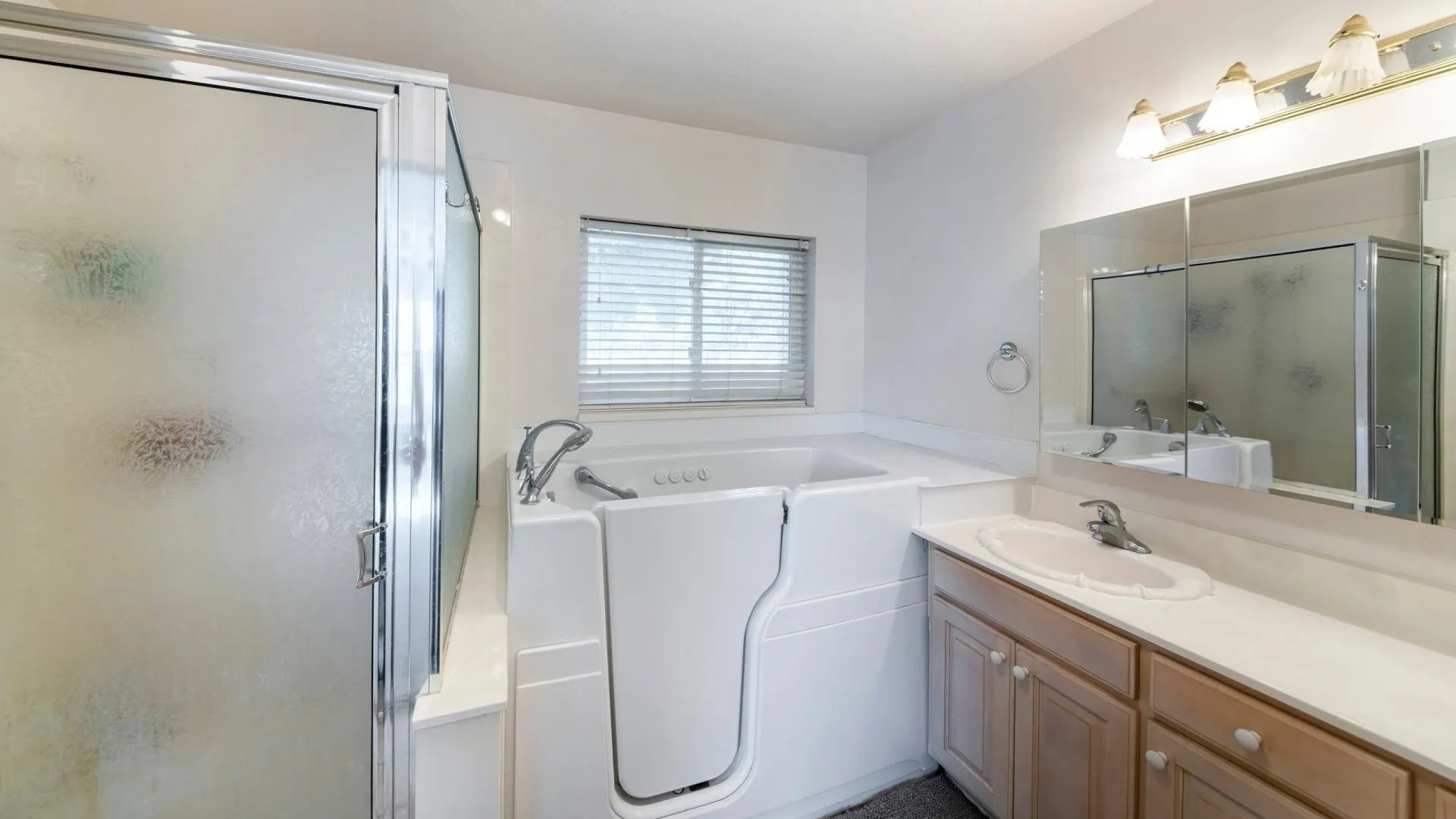 Walk-In Bathtubs in Derry, NH | Bath Flip
